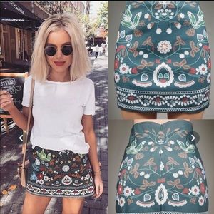 Vintage floral print short skirt (Like New!)